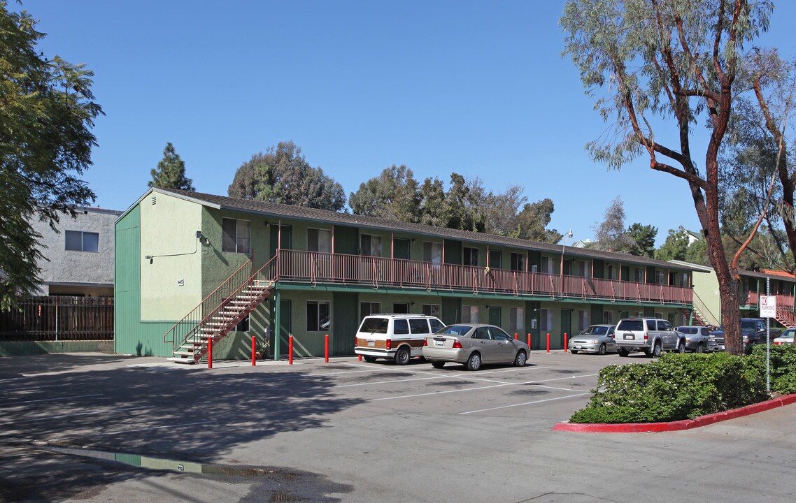 Delta Apartments in San Diego, CA - Foto de edificio