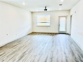 2413 Sisterdale Ln in Austin, TX - Building Photo - Building Photo
