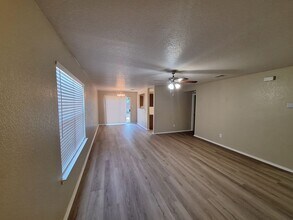 11343 Saratoga Coach in San Antonio, TX - Building Photo - Building Photo