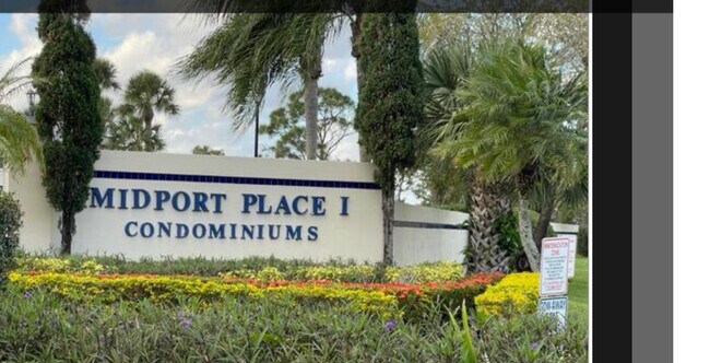 1518 SE Royal Green Cir in Port St. Lucie, FL - Building Photo - Building Photo