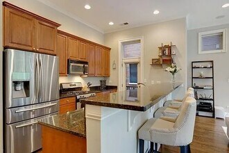 1249 W Melrose St in Chicago, IL - Building Photo - Building Photo