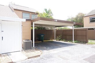 1838 Clearbrooke Dr in Clearwater, FL - Building Photo - Building Photo