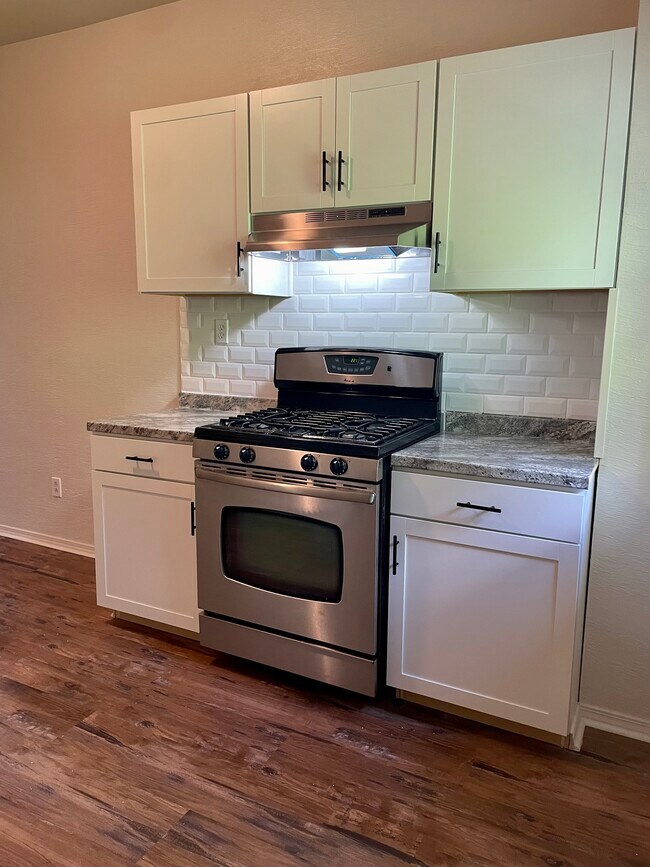 672 Middle Ave, Unit B in Wilmerding, PA - Building Photo - Building Photo