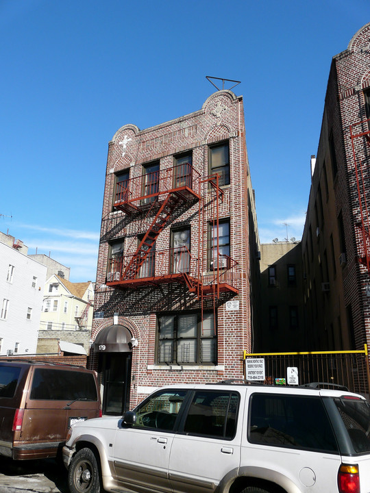 179 E 205th St in Bronx, NY - Building Photo