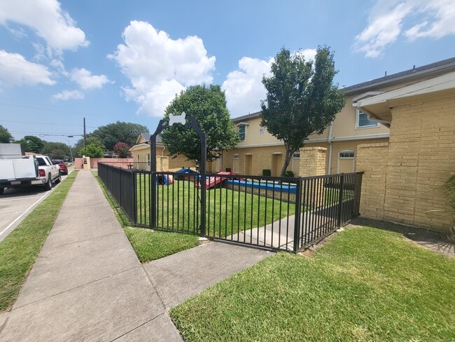 Welcome to The Palms in Pasadena, TX - Building Photo - Building Photo