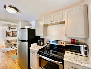 880 Wiggins St in Greenport, NY - Building Photo - Building Photo