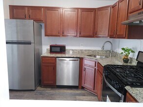 39 Dartmouth Way in North Brunswick, NJ - Building Photo - Building Photo