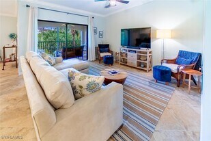 9828 Venezia Cir in Naples, FL - Building Photo