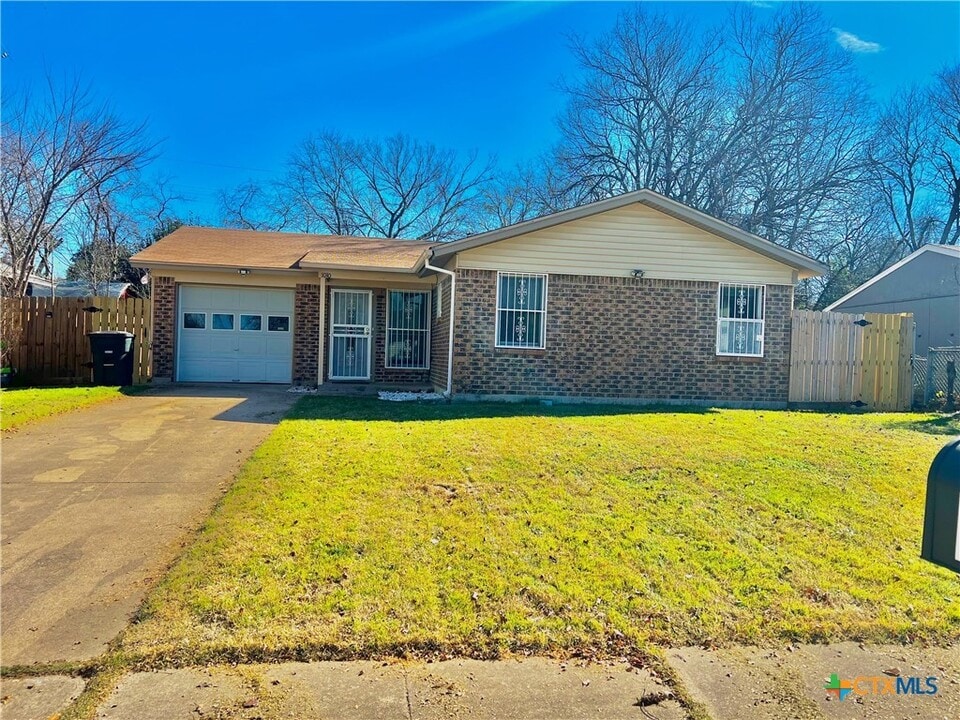 1010 San Antonio St in Killeen, TX - Building Photo
