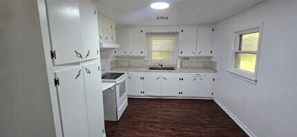 2266 Young Rd in Livingston, TX - Building Photo - Building Photo