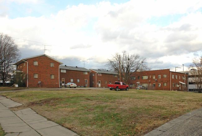 C.E. Price Apartments in Huntington, WV - Building Photo - Building Photo