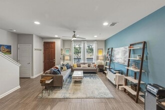 6814 E Riverside Dr in Austin, TX - Building Photo - Building Photo