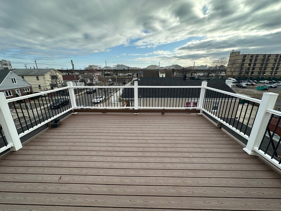 63-03 Beach Channel Dr in Queens, NY - Building Photo