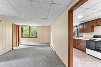 1126 Elmwood Ave in Oshkosh, WI - Foto de edificio - Building Photo