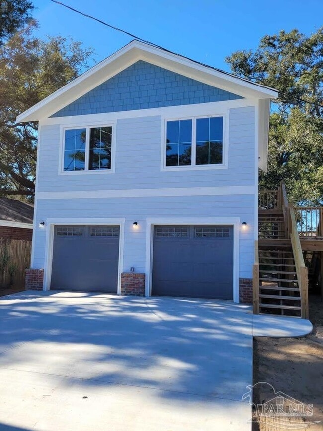 property at 1523 E Moreno St