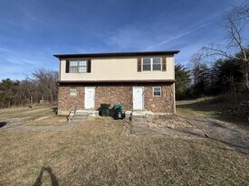 1240 Clear Ridge Ln in Radcliff, KY - Building Photo