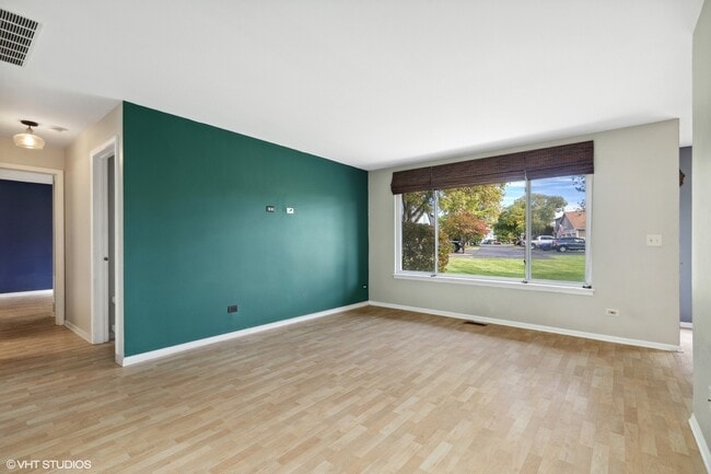 310 Wethington Dr in Wauconda, IL - Building Photo - Building Photo