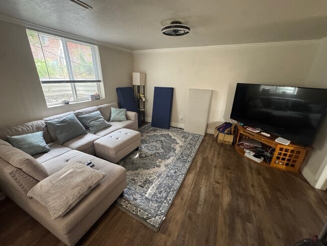 442 S 1350 E, Unit Front Room Private Bed
