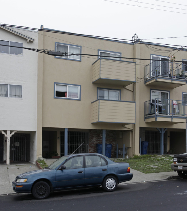 613 Sylvan St in Daly City, CA - Foto de edificio - Building Photo