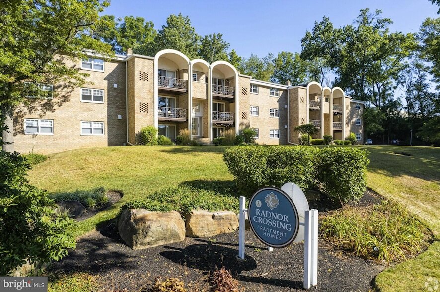 284 Iven Ave, Unit 2B-264-1A in St. Davids, PA - Foto de edificio