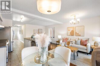 26 Tara Crescent in Markham, ON - Building Photo - Building Photo