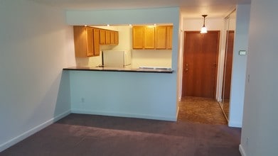 5675 W Brown Deer Rd in Brown Deer, WI - Foto de edificio - Building Photo