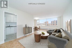 6200 Bathurst St in Toronto, ON - Building Photo