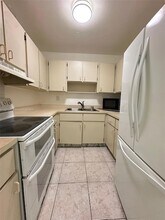 1885 W 56th St, Unit 209 in Hialeah, FL - Building Photo - Building Photo