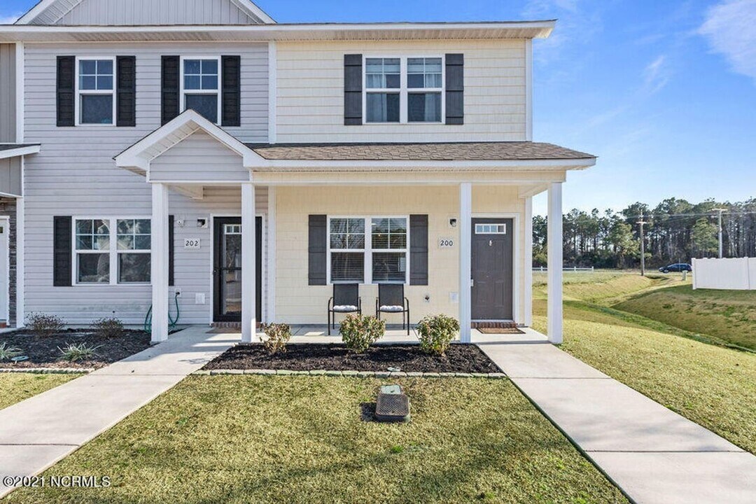 200 Justice Farm Dr in Sneads Ferry, NC - Building Photo