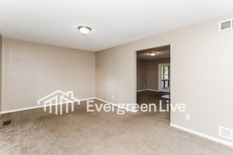 1608 Carriage Dr in Middletown, OH - Building Photo - Building Photo