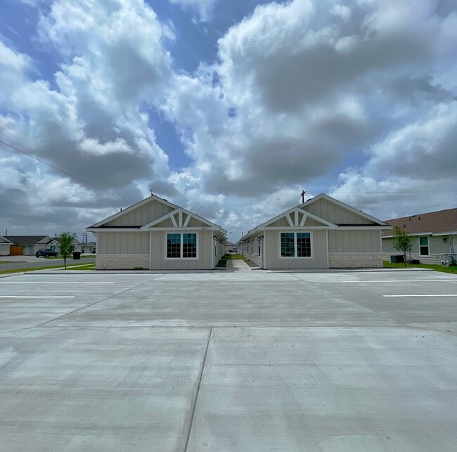 2207 Northridge Ave in Harlingen, TX - Foto de edificio - Building Photo