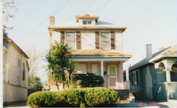 327 E Saint John St in San Jose, CA - Foto de edificio - Building Photo