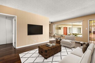 Coliseum Apartments in Los Angeles, CA - Building Photo