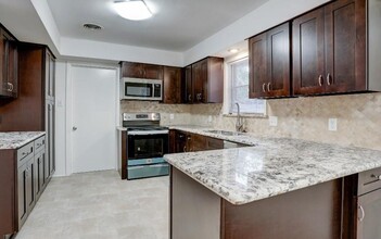 9206 Bassoon Dr in Houston, TX - Foto de edificio - Building Photo