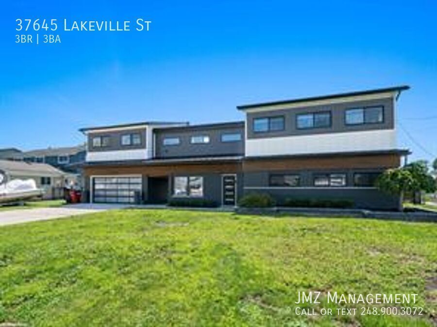 37645 Lakeville St in Harrison Township, MI - Building Photo