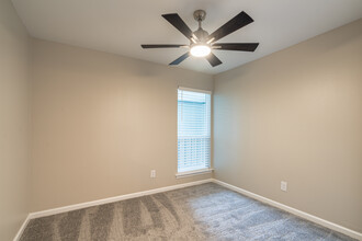 The Wilshire in Lake Charles, LA - Building Photo - Interior Photo