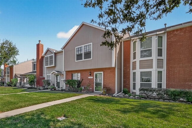 16826 Holly Trail Dr in Houston, TX - Building Photo - Building Photo