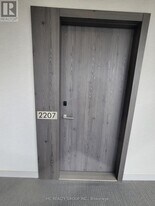 25 Richmond St E in Toronto, ON - Building Photo