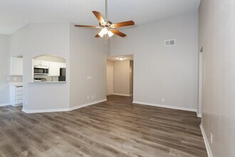 736 Rusty Spur Dr in Henderson, NV - Building Photo - Building Photo