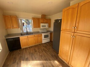 7144 Village 7 in Camarillo, CA - Building Photo - Building Photo