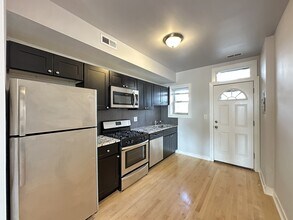 2402 W Bryn Mawr Ave, Unit 2F in Chicago, IL - Building Photo - Building Photo
