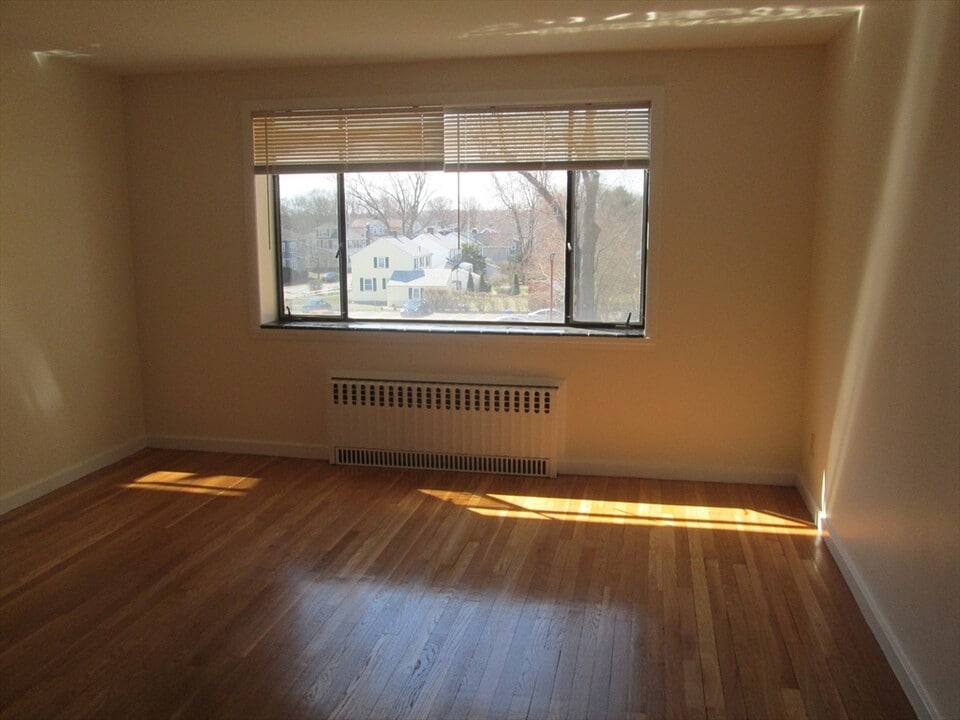 276 Massachusetts Ave in Arlington, MA - Building Photo