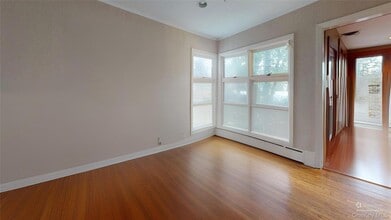 11 Rockhill Rd in Roslyn Heights, NY - Building Photo - Building Photo