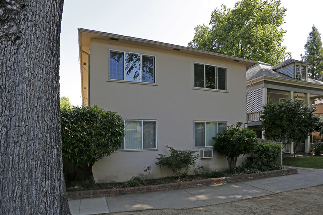 2715 F St in Sacramento, CA - Building Photo - Building Photo