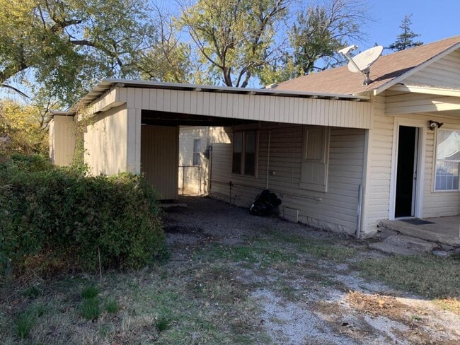 300 Perry St in Ponca City, OK - Building Photo - Building Photo