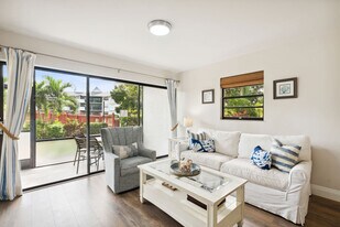 600 Neapolitan Way in Naples, FL - Building Photo