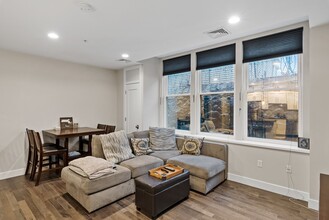 1 S Street Ct, Unit 4 in Medford, MA - Foto de edificio - Building Photo