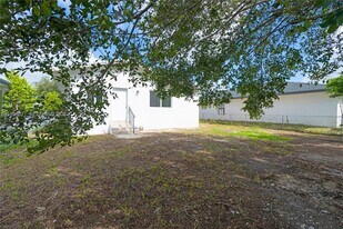 667 NW 14th St in Florida City, FL - Building Photo