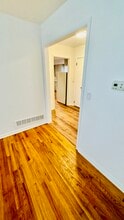 108 W Bridge St, Unit Apt A in Morrisville, PA - Foto de edificio - Building Photo