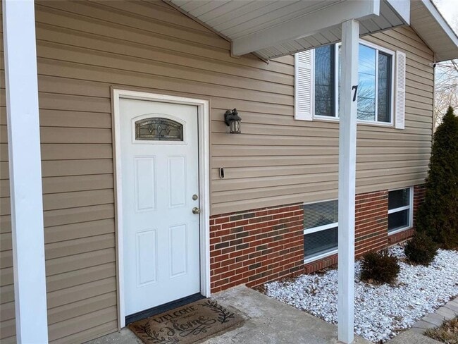 7 Edgeworth Ave in Maryland Heights, MO - Building Photo - Building Photo